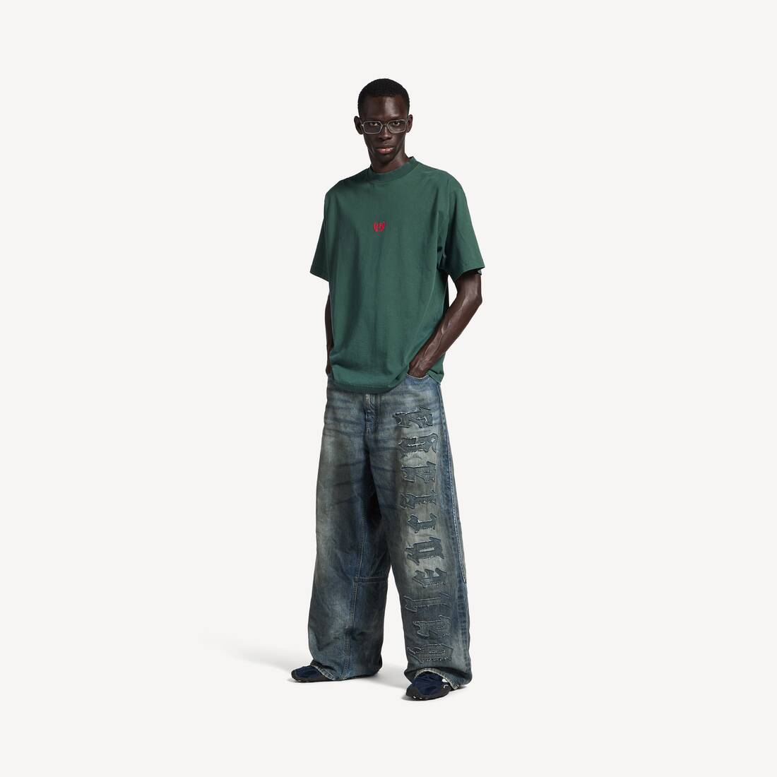 Men's Laurel Classic T-shirt Medium Fit in Dark Green/red