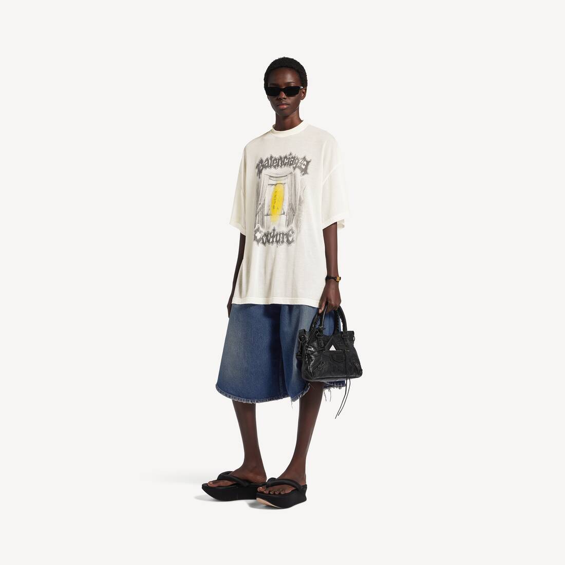 Women's Salon De Couture Shaped T-shirt in Cream