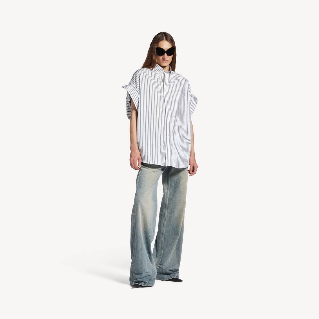 Women's Tucked Sleeve Shirt in White/blue
