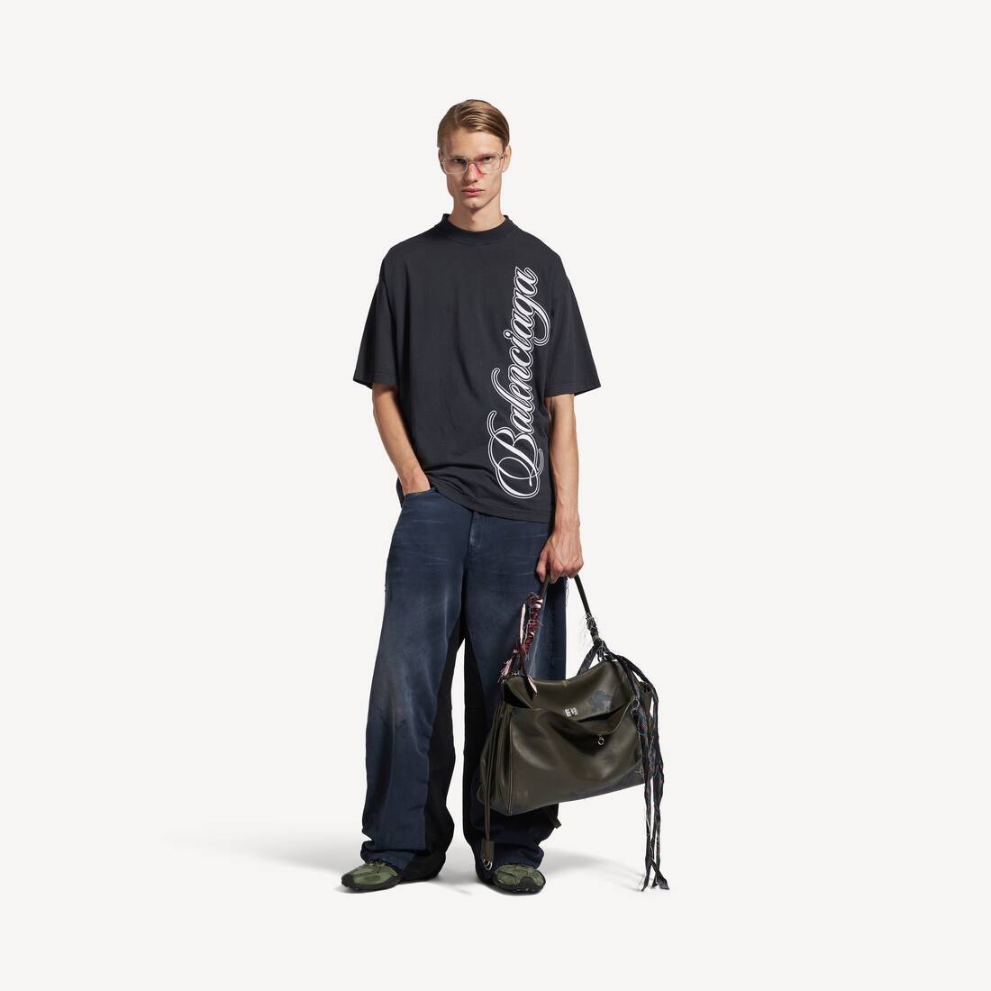 Men's Cursive T-shirt Medium Fit in Black/white