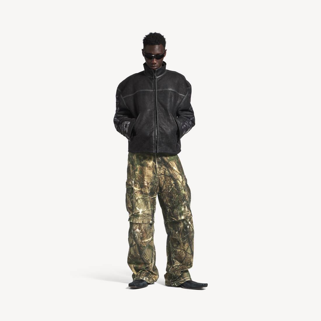 Men's Baggy Cargo Pants in Brown