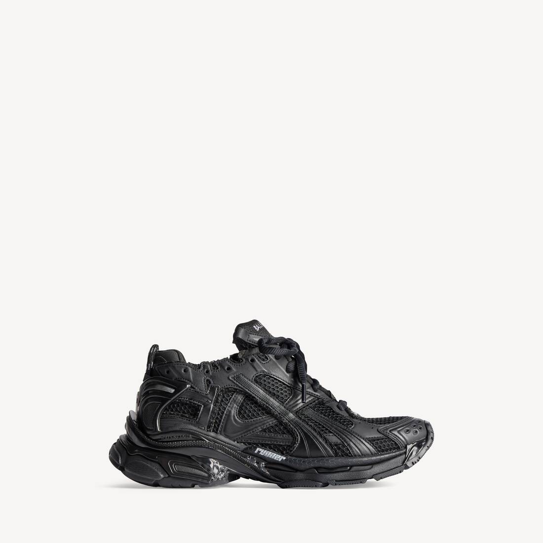 Men's Runner Sneaker in Black
