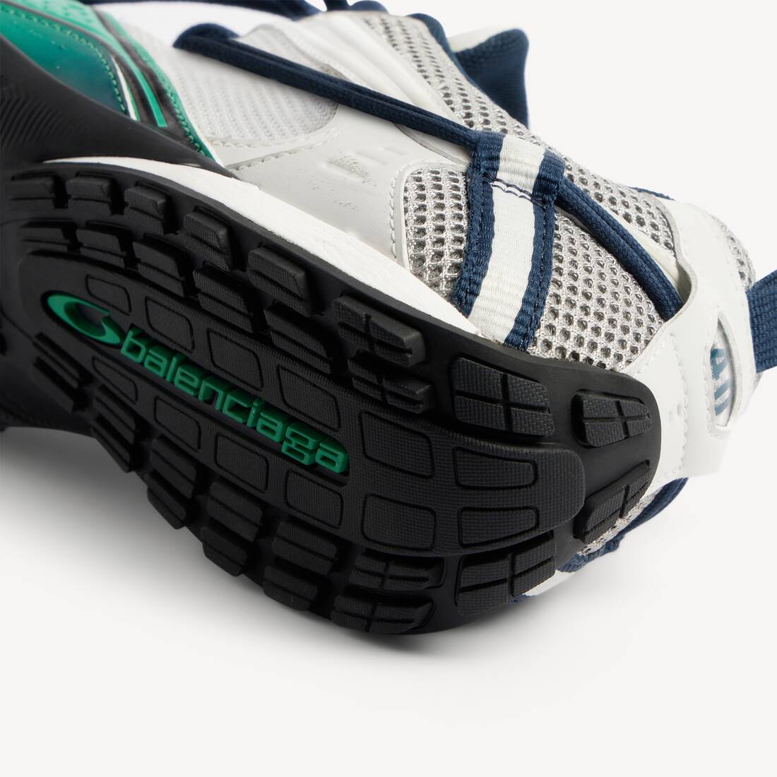 Men's Radar Gradient Lines Sneaker in Light Grey/green/black