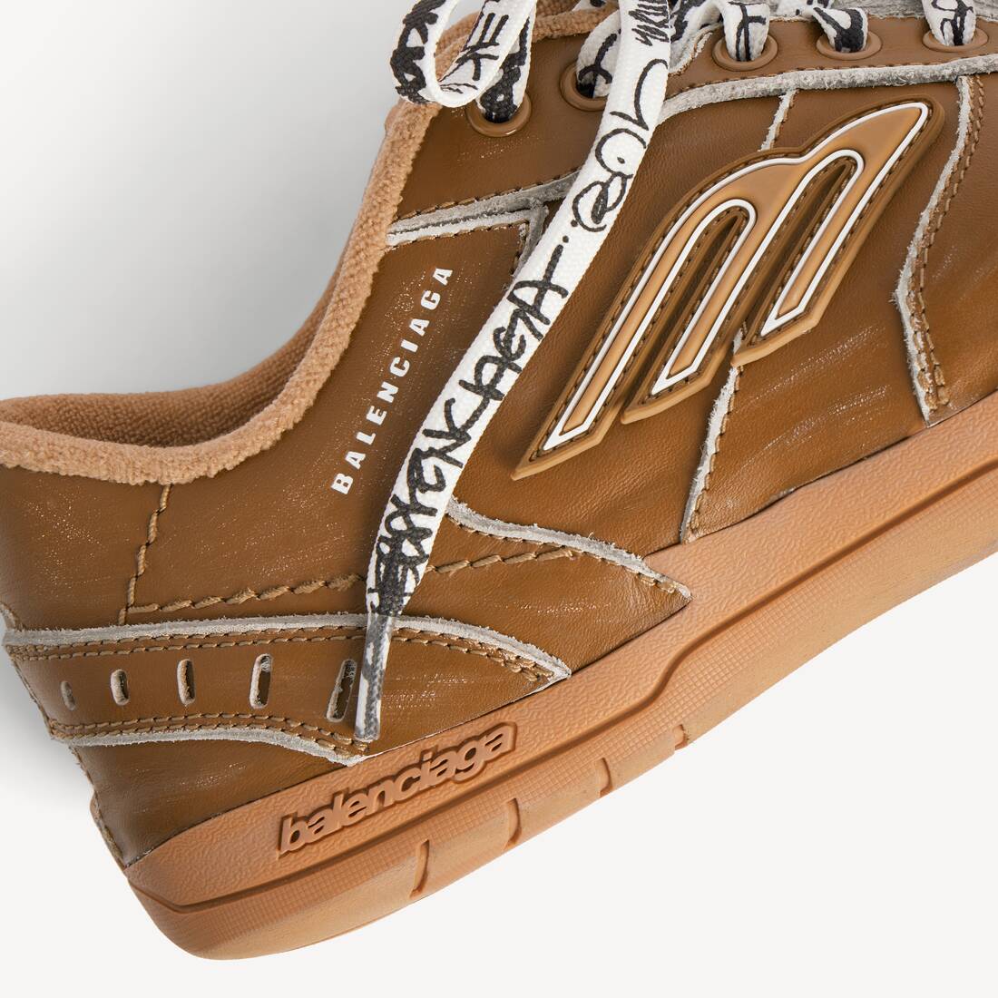 Men's Hamptons Medium Worn-out Sneaker in Camel